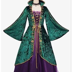 Winnifred Sanderson costume and wig